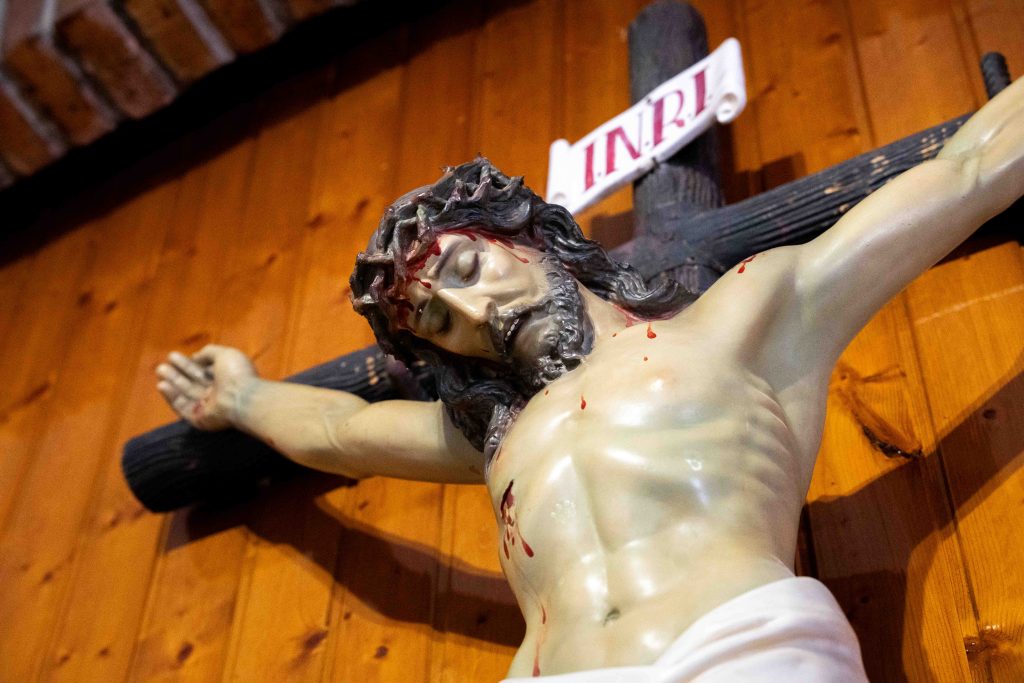 Imagen de INRI en El Hoyo, fotografía realizada por Ikonox.