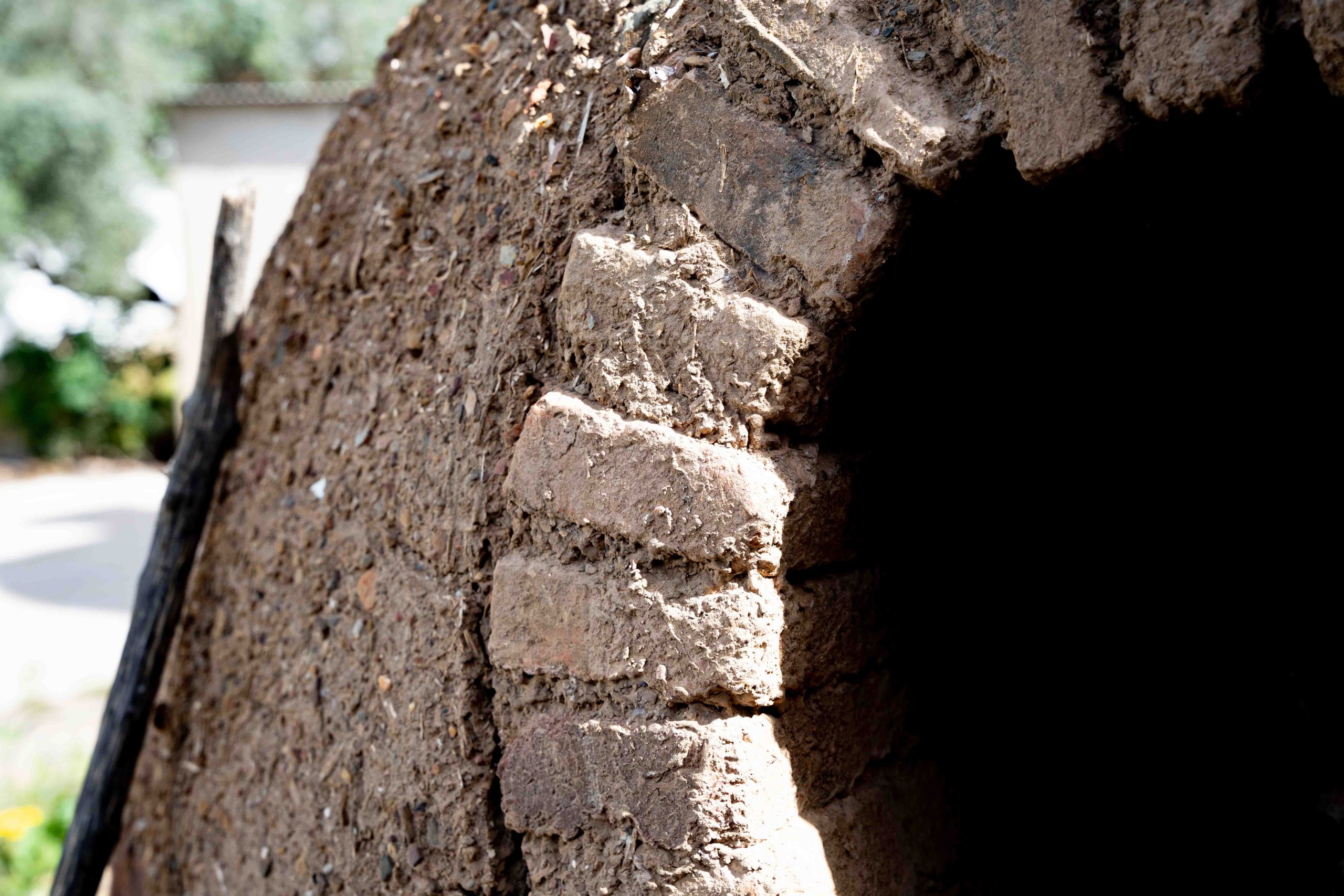 Detalle de la estructura del horno de leña tradicional de El Hoyo, fotografía de Ikonox.